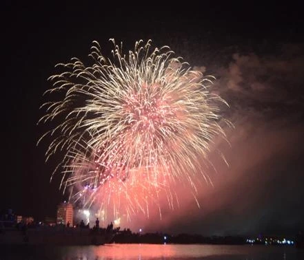 Lung linh “tiệc” pháo hoa quốc tế trên sông Hàn