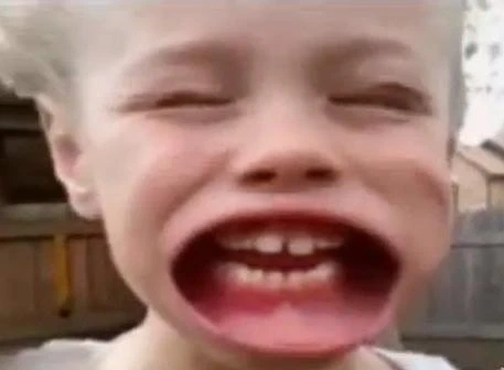 Rủ nhau làm méo mặt