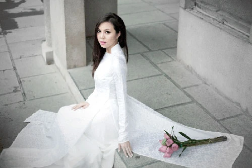 “Gà” mới của Khắc Tiệp nuột nà hơn Ngọc Trinh 