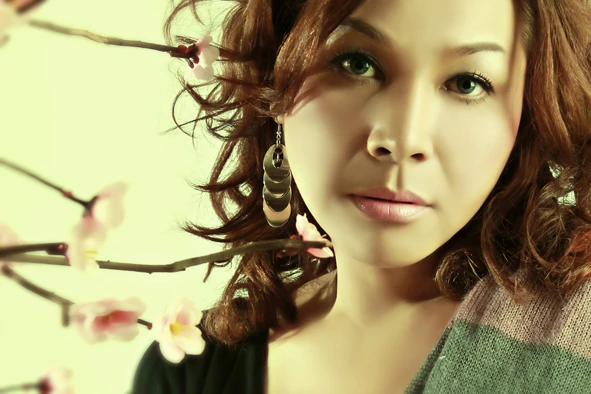 Nhan sắc “chú rể” đã chuyển giới của Mai Thu Huyền