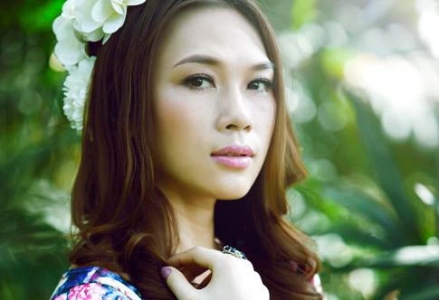 Mỹ Tâm tự làm mẫu cho bộ sưu tập mới 