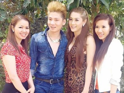 Lâm Chí Khanh ăn mặc gợi cảm về thăm quê người yêu