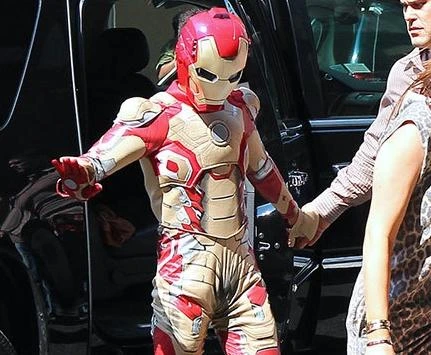 Độc chiêu “trốn” paparazzi của sao nổi tiếng 