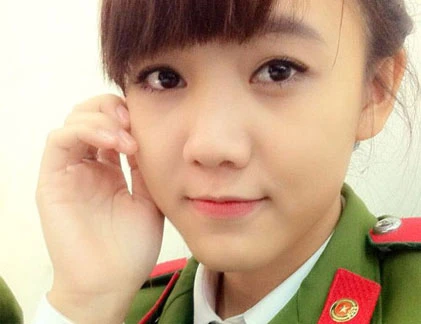 Nữ sinh năm nhất trường Cảnh sát cực dễ thương