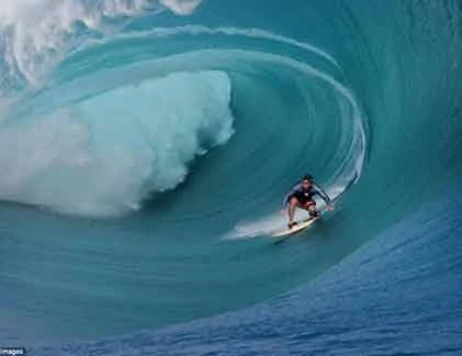  “Nghẹt thở” với những pha lướt sóng tuyệt đẹp