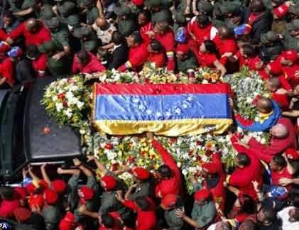Hàng chục nghìn người đưa tiễn cố TT Chavez 