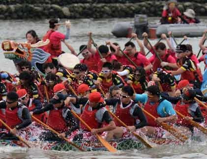 Tưng bừng lễ hội đua thuyền rồng ở Trung Quốc