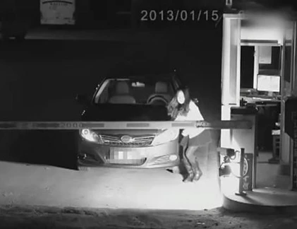 10 clip “nóng” nhất tuần: “Hot girl” giả ma quỵt tiền gửi xe