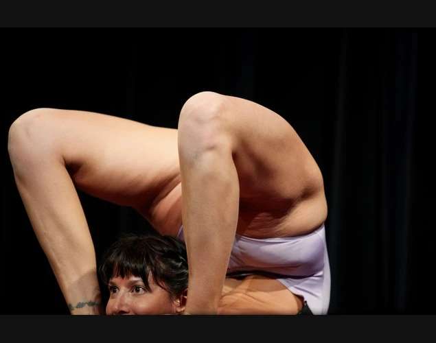 Những tư thế yoga khó tập nhưng... cực tốt