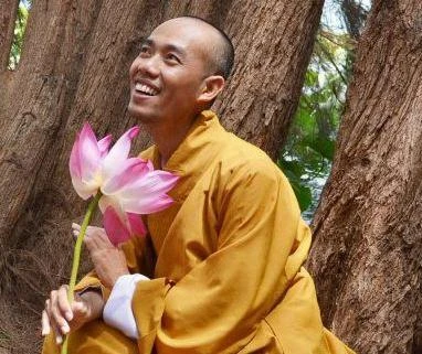 “Bật mí” về tu sĩ hát nhạc Phật được cài làm nhạc chờ