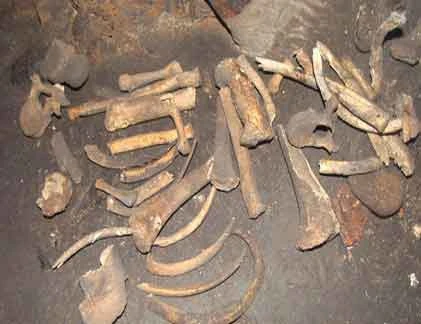 Thám hiểm “mồ xương người” khổng lồ giữa Hà Nội 