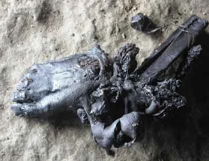 Rợn người “chân treo gác bếp” của người Mông