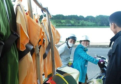 Trang phục CSGT, công an nhái lên Đà Lạt