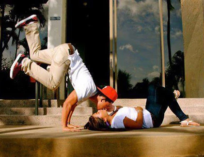 Những nụ hôn lãng mạn... “thót tim” nhất quả đất