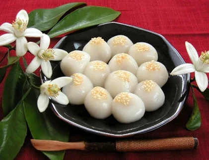 Vẻ đẹp trắng tròn của bánh “bảy nổi, ba chìm”