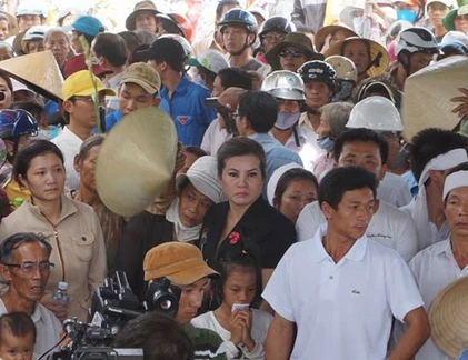 Người dân khóc nghẹn tiễn đưa Phó chủ tịch tỉnh Quảng Nam