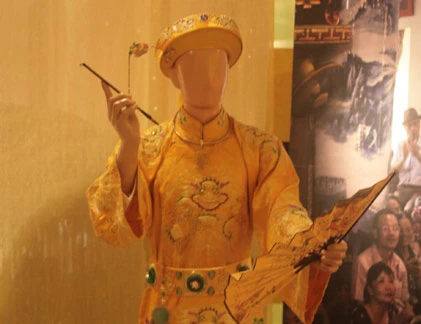 Ảnh độc: Lạc vào thế giới hầu đồng 