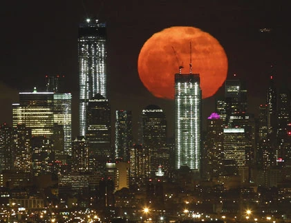 Những sự thật lạ lùng về Siêu trăng