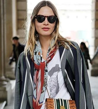 Những mẫu khăn ấn tượng cho cô nàng văn phòng