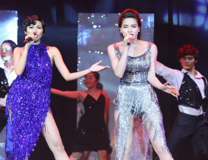 Hà Hồ và Thanh Hằng “gây sốt” khi lần đầu song ca