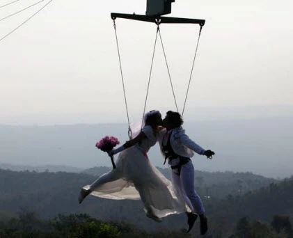 Những kiểu hôn kỳ lạ nhất quả đất (P2) 