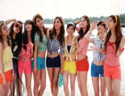 “Cơn bão” Croptop đổ bộ vào giới trẻ