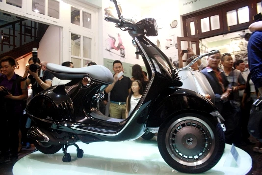 Mổ xẻ “siêu phẩm” Vespa 946, giá 340 triệu đồng ở VN