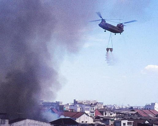 Xem trực thăng “khủng” chữa cháy lớn ở Sài Gòn 1971