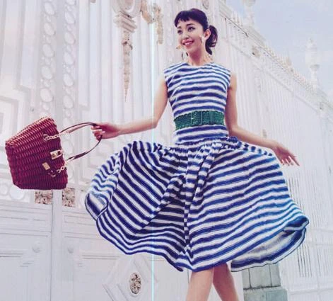 Tôn dáng cùng họa tiết kẻ sành điệu