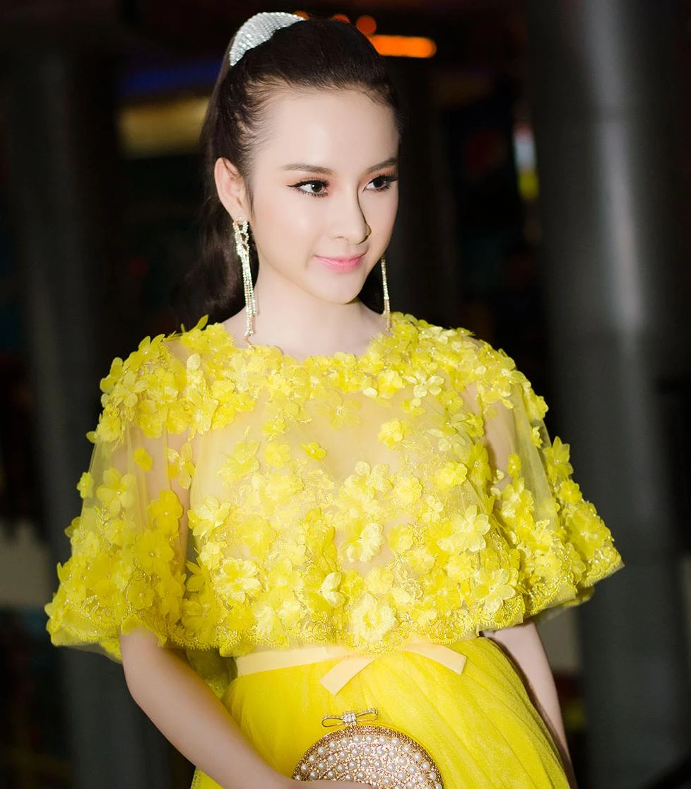 Angela Phương Trinh không hở hang vẫn đẹp lộng lẫy