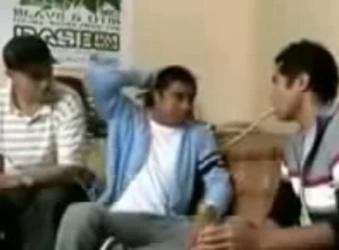 Bạn bè troll nhau