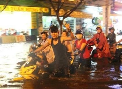 Cười bò với ảnh hài hước mùa mưa bão