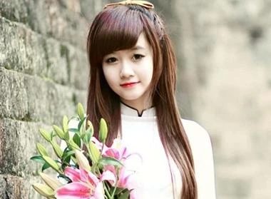 Thiếu nữ Việt xinh đẹp, duyên dáng trong tà áo dài