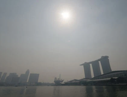 Dân Singapore “bị hun” trong biển khói mịt mùng