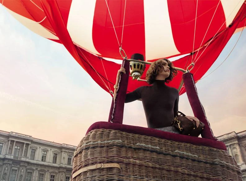 Độc đáo: Thời trang “bay” cùng khinh khí cầu