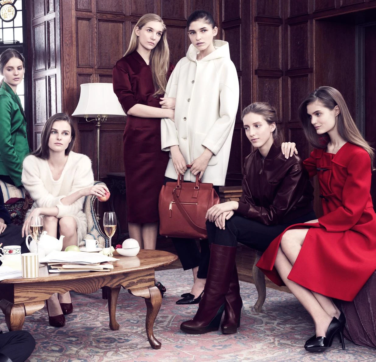 Sắc đỏ Giáng sinh nồng nàn nhịp mốt