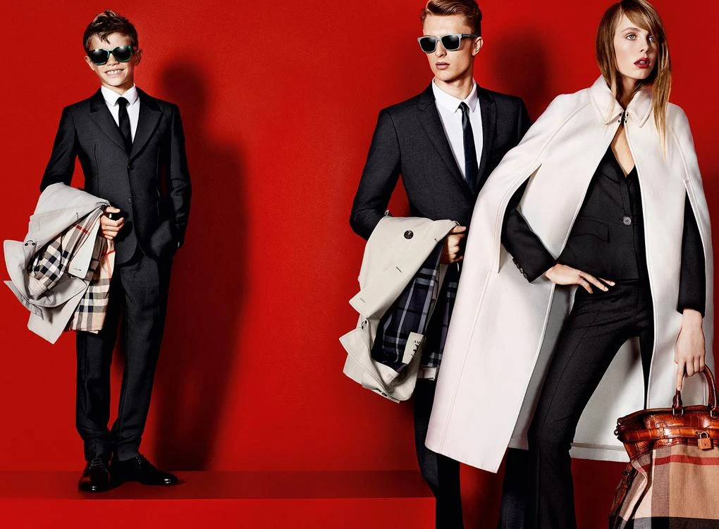 Ngắm trọn bộ hình con trai Beckham làm “siêu mẫu“