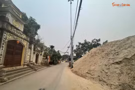 Nhan nhản bãi vật liệu nhếch nhác, ô nhiễm ở Tây Mỗ