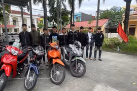 Bắt nhóm 'quái xế' mang hung khí lạng lách trên đường Bắc Ninh