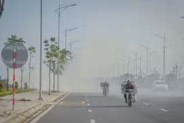Khói đốt rơm rạ bao phủ đường Nam Định - Lạc Quần