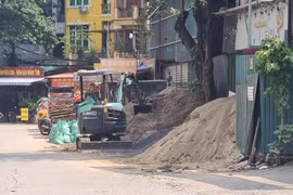 Hà Nội: Bãi VLXD nhếch nhác vẫn nằm ‘chình ình’ ở Thanh Xuân