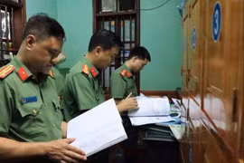 Lạng Sơn bắt 2 phó chủ tịch xã tham ô tiền công đức