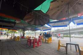 [GALLERY] Chiếm dụng lòng đường, vỉa hè quốc lộ 18 ở Bắc Ninh