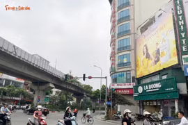 Ma trận bảng, biển quảng cáo ‘khủng’ mất mỹ quan ở Đống Đa