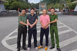 Bắc Ninh bàn giao 2 đối tượng truy nã quốc tế cho công an Trung Quốc