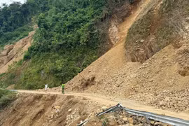 Cảnh báo nguy cơ sạt lở trên Tỉnh lộ 433 ở Phú Thọ