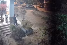 Tạm giữ đối tượng uống rượu rồi cầm dao trèo vào trụ sở đe dọa Công an 