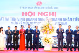 Bắc Ninh gặp mặt và tôn vinh doanh nghiệp, doanh nhân tiêu biểu