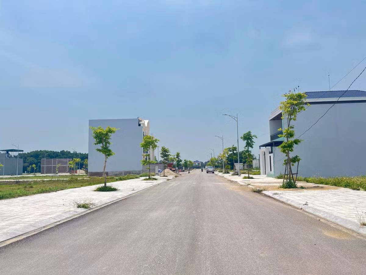mua-ban-nha-dat-bat-dong-san-duong-mien-nui-tu-quoc-lo-1a-di-mo-set-xa-truong-lam-mien-nui-xa-hai-hoa-huyen-tinh-gia-guland-5629621-1.jpg
