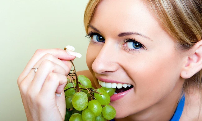 Điều bất ngờ xảy ra với cơ thể khi ăn nho hàng ngày trong một tháng